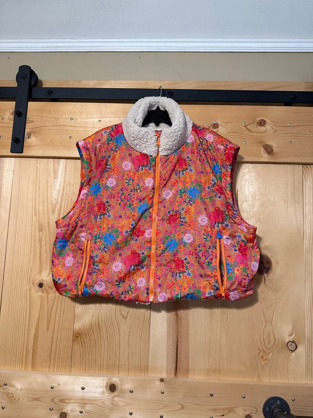 Natural Life Reversible Cropped Floral Sherpa Vest Size XL Puffer Multicolor